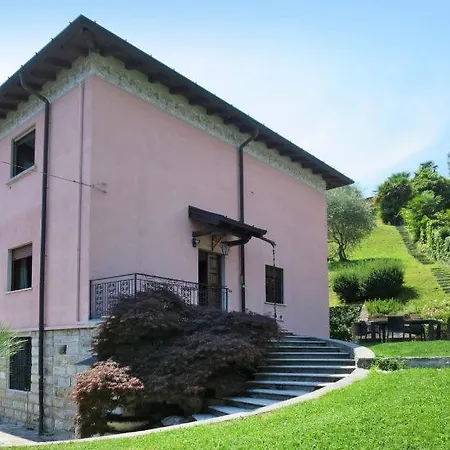 Sleeps 7 *